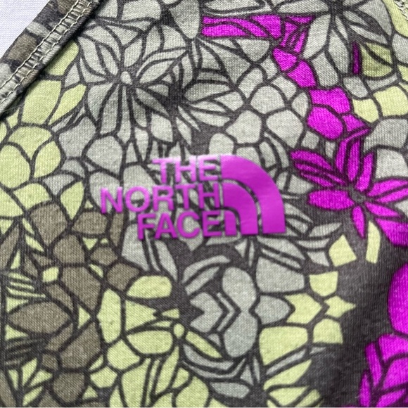 Lot of 2 The North Face Women’s Colorful Print Tee Shirts - M - VGUC - Stretch - Picture 5 of 13